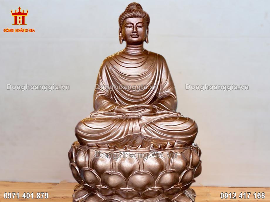 Tượng Phật được đúc hoàn toàn từ nguyên liệu đồng đỏ nguyên chất